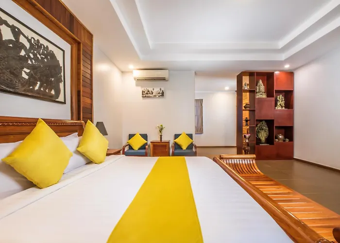 Indra Porak Hotel 4*
